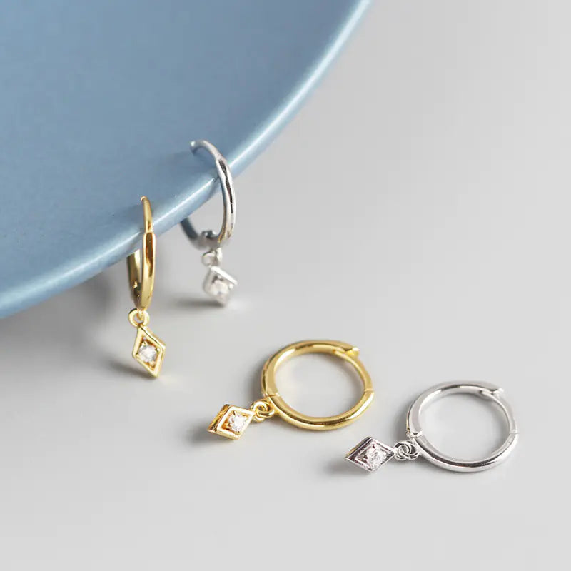 S925 Zilveren Minimalistische Geometrische Oorknopjes met Diamanten – Modern & Elegant