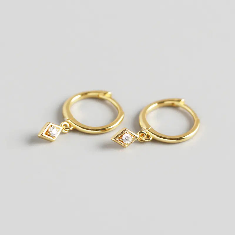 S925 Zilveren Minimalistische Geometrische Oorknopjes met Diamanten – Modern & Elegant
