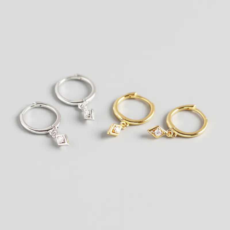 S925 Zilveren Minimalistische Geometrische Oorknopjes met Diamanten – Modern & Elegant