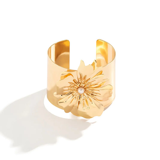 "High-Grade Metal Flower Bracelet for Women"
