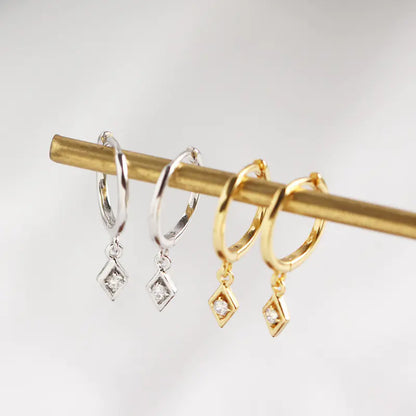 S925 Zilveren Minimalistische Geometrische Oorknopjes met Diamanten – Modern & Elegant