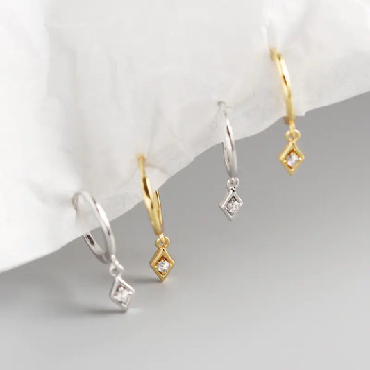 S925 Zilveren Minimalistische Geometrische Oorknopjes met Diamanten – Modern & Elegant