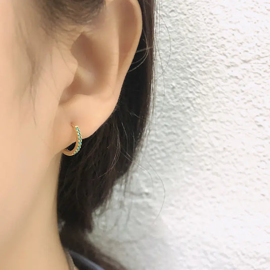 S925 Zilveren Oorringen met Blauwe Zirkonia Inleg – Elegant & Tijdloos